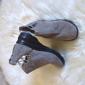 *Worn Once* Jambu Naomi Boot. Grey. Size 9.